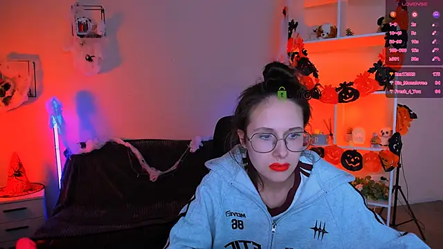 mona cloud online show from October 30, 2025, 2:46 am