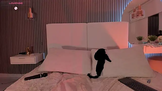 Zoewhitte online show from November 10, 2025, 12:42 am