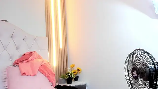 Alexa Bravva online show from September 20, 2025, 4:13 am