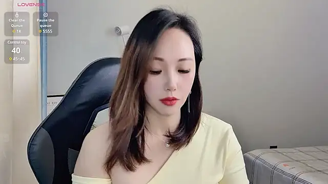 Snapshot of Dewluna chatting on March 5, 2025, 6:12 am Dewluna online show from March 5, 2025, 6:12 am