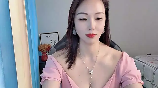 Snapshot of Dewluna chatting on March 18, 2025, 6:36 am Dewluna online show from March 18, 2025, 6:36 am