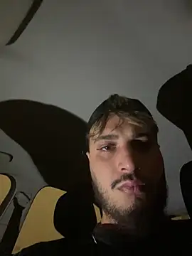 Snapshot of Bello98sud chatting on September 24, 2025, 11:08 pm Bello98sud online show from September 24, 2025, 11:08 pm