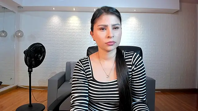 Snapshot of Catalina_Santhana chatting on October 21, 2025, 6:41 pm Catalina Santhana online show from October 21, 2025, 6:41 pm