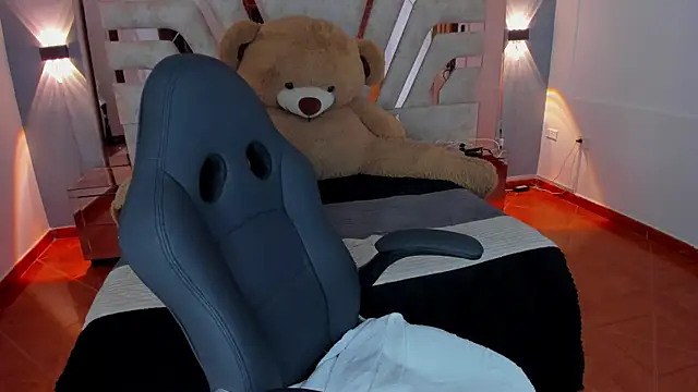 Snapshot of MaddyCrofft chatting on March 21, 2025, 6:07 pm MaddyCrofft online show from March 21, 2025, 6:07 pm