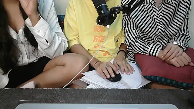 Snapshot of NaughtyThrouple007 chatting on September 12, 2025, 6:08 pm NaughtyThrouple007 online show from September 12, 2025, 6:08 pm