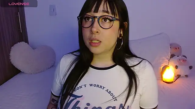 Snapshot of Oliviargf chatting on October 25, 2025, 12:18 am Oliviargf online show from October 25, 2025, 12:18 am