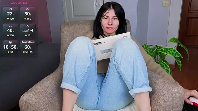 Charlotte Woods online show from December 4, 2025, 4:11 am