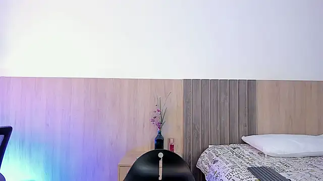  SamantaGomez online show from September 18, 2025, 9:06 pm