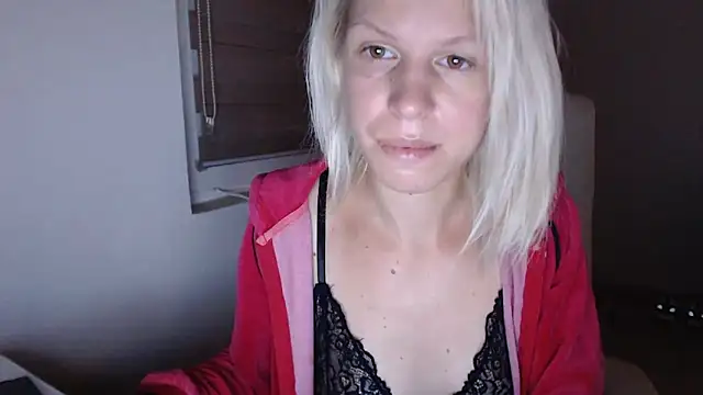 ElssaRush online show from September 19, 2025, 3:19 am