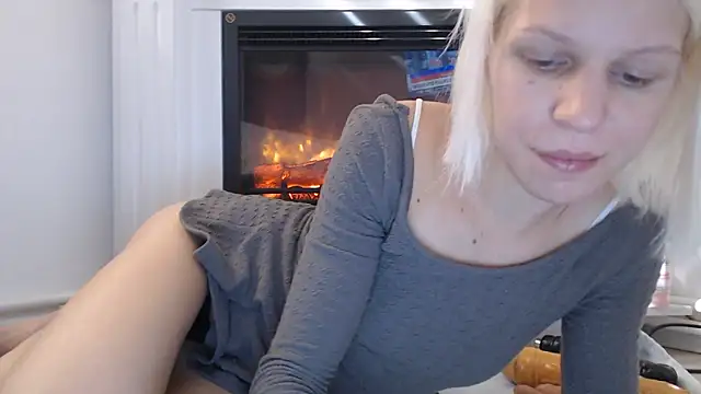 ElssaRush online show from October 20, 2025, 10:59 am