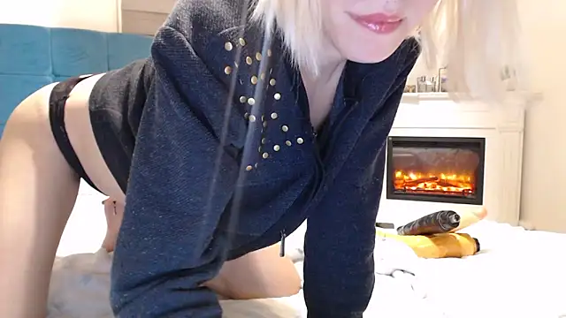 ElssaRush online show from October 31, 2025, 3:57 pm