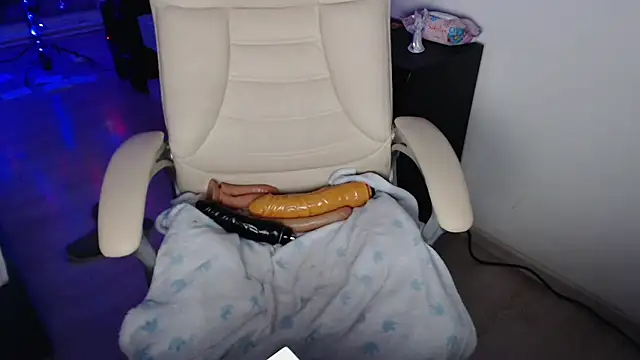 ElssaRush online show from December 17, 2025, 6:25 pm