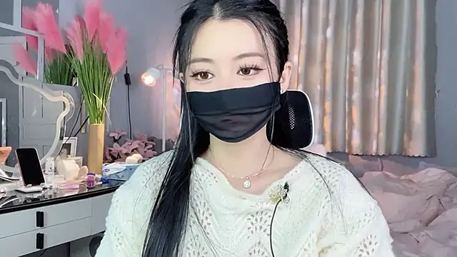 Snapshot of MI_KA22 chatting on November 4, 2025, 6:12 am MI KA22 online show from November 4, 2025, 6:12 am