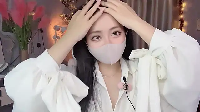 Snapshot of MI_KA22 chatting on November 20, 2025, 5:23 pm MI KA22 online show from November 20, 2025, 5:23 pm