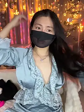 Snapshot of MI_KA22 chatting on December 14, 2025, 6:45 pm MI KA22 online show from December 14, 2025, 6:45 pm