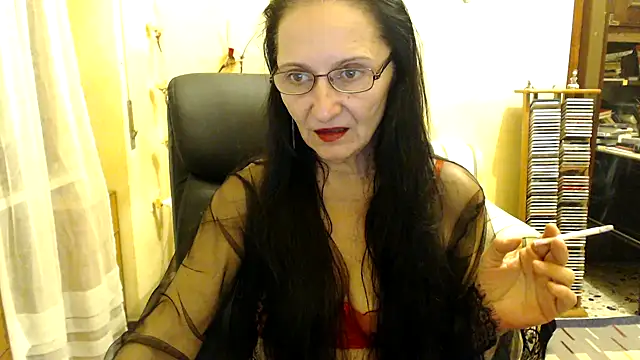RobertaFox69 online show from October 28, 2025, 7:05 pm
