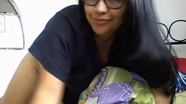 Snapshot of Harris_Annie chatting on October 3, 2025, 7:44 pm Harris Annie online show from October 3, 2025, 7:44 pm