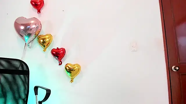 Snapshot of Coral_w10 chatting on March 12, 2025, 6:55 pm Coral w10 online show from March 12, 2025, 6:55 pm