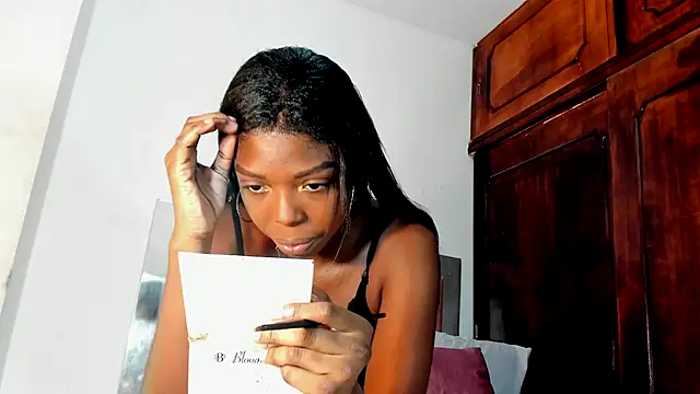 Snapshot of Coral_w10 chatting on September 17, 2025, 1:24 pm Coral w10 online show from September 17, 2025, 1:24 pm