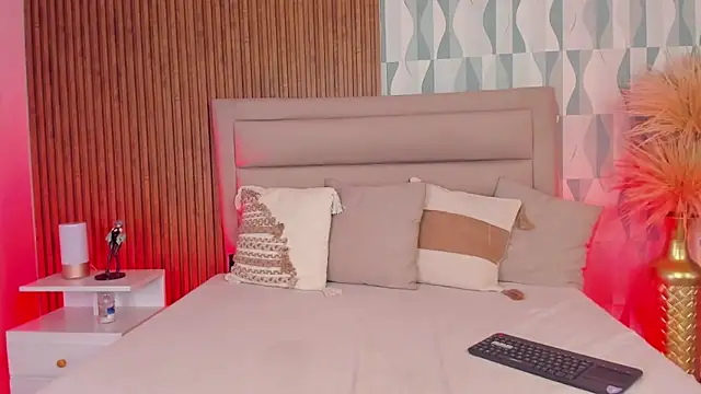 Snapshot of FatimaEvans chatting on October 31, 2025, 5:03 pm FatimaEvans online show from October 31, 2025, 5:03 pm