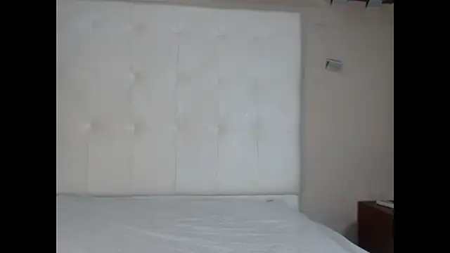 Snapshot of willow_smitt chatting on October 2, 2025, 12:23 pm willow smitt online show from October 2, 2025, 12:23 pm