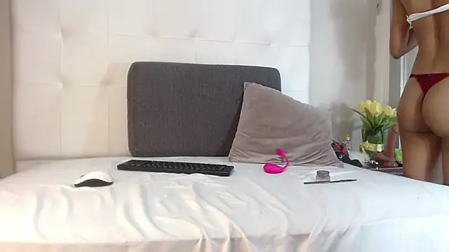 Snapshot of willow_smitt chatting on October 9, 2025, 11:30 am willow smitt online show from October 9, 2025, 11:30 am