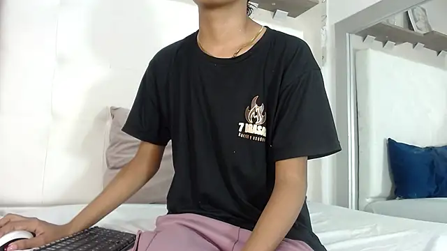 Snapshot of willow_smitt chatting on October 30, 2025, 1:01 pm willow smitt online show from October 30, 2025, 1:01 pm