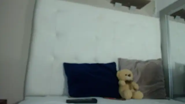 Snapshot of willow_smitt chatting on November 8, 2025, 12:05 pm willow smitt online show from November 8, 2025, 12:05 pm