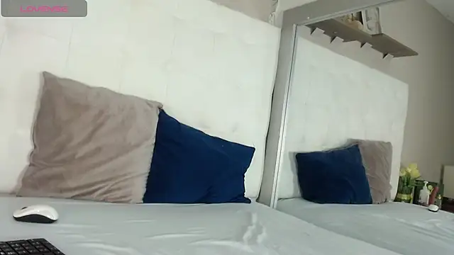 Snapshot of willow_smitt chatting on November 24, 2025, 1:11 pm willow smitt online show from November 24, 2025, 1:11 pm