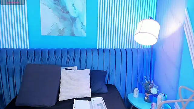 Snapshot of roxy_hell chatting on October 25, 2025, 12:34 pm roxy hell online show from October 25, 2025, 12:34 pm