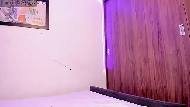 NAOMMII  online show from December 16, 2025, 2:44 pm