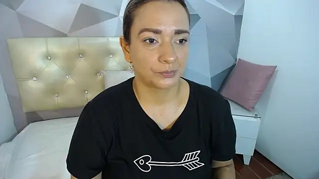 Snapshot of Milf-Prettyboobs chatting on October 27, 2025, 11:14 am Milf-Prettyboobs online show from October 27, 2025, 11:14 am