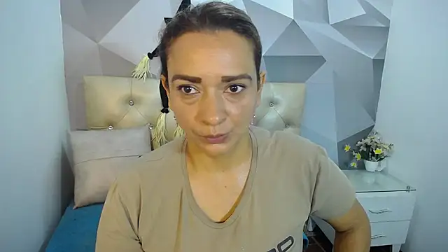 Snapshot of Milf-Prettyboobs chatting on October 30, 2025, 11:00 am Milf-Prettyboobs online show from October 30, 2025, 11:00 am