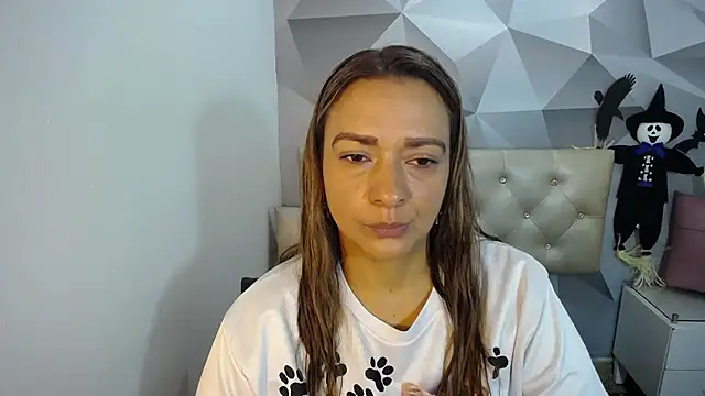 Snapshot of Milf-Prettyboobs chatting on October 31, 2025, 11:00 am Milf-Prettyboobs online show from October 31, 2025, 11:00 am