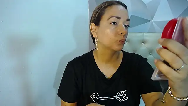 Snapshot of Milf-Prettyboobs chatting on November 5, 2025, 11:10 am Milf-Prettyboobs online show from November 5, 2025, 11:10 am