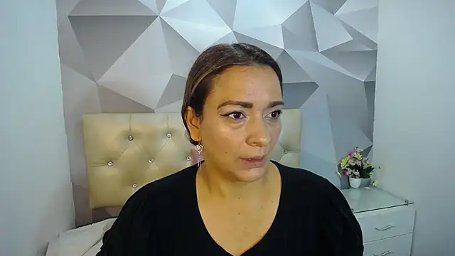 Snapshot of Milf-Prettyboobs chatting on November 10, 2025, 10:58 am Milf-Prettyboobs online show from November 10, 2025, 10:58 am