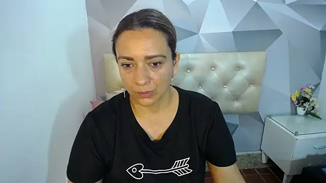 Snapshot of Milf-Prettyboobs chatting on November 18, 2025, 10:52 am Milf-Prettyboobs online show from November 18, 2025, 10:52 am