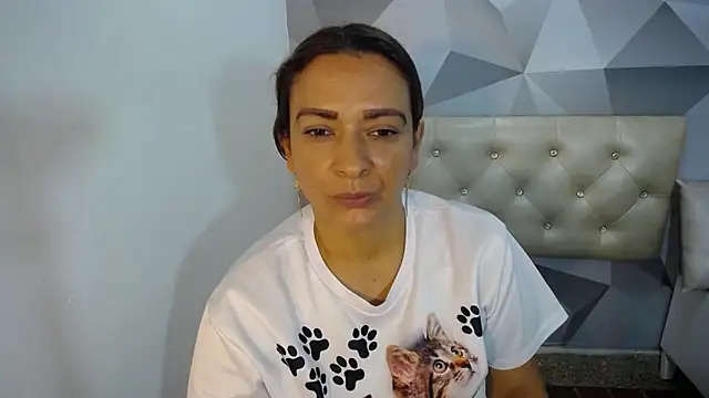 Snapshot of Milf-Prettyboobs chatting on November 20, 2025, 10:37 am Milf-Prettyboobs online show from November 20, 2025, 10:37 am