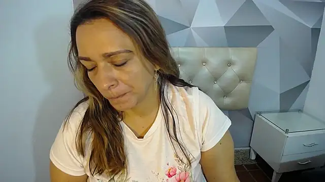 Snapshot of Milf-Prettyboobs chatting on December 5, 2025, 10:35 am Milf-Prettyboobs online show from December 5, 2025, 10:35 am