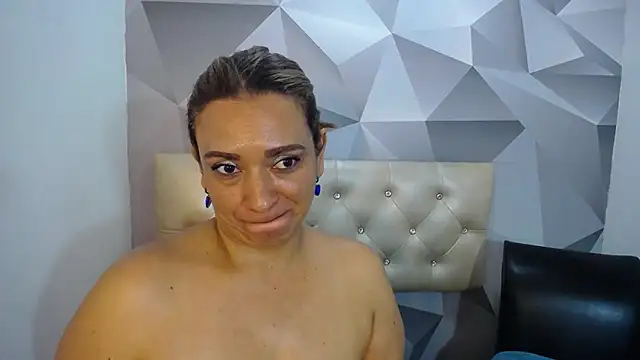 Snapshot of Milf-Prettyboobs chatting on December 14, 2025, 10:47 pm Milf-Prettyboobs online show from December 14, 2025, 10:47 pm