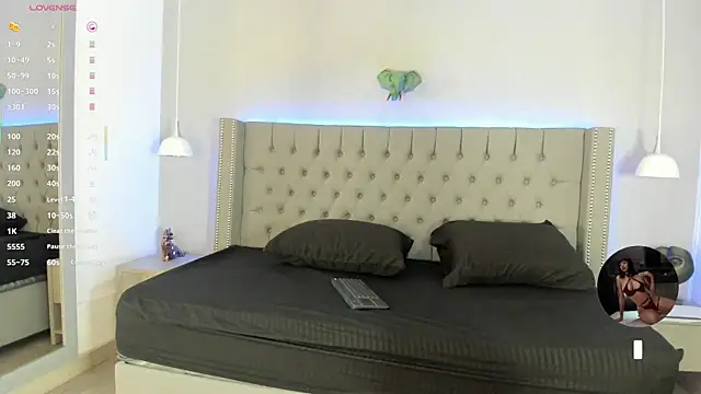 Emiliana Rios online show from September 22, 2025, 12:45 am