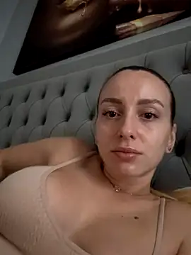 AlexisWhit online show from October 5, 2025, 7:17 am