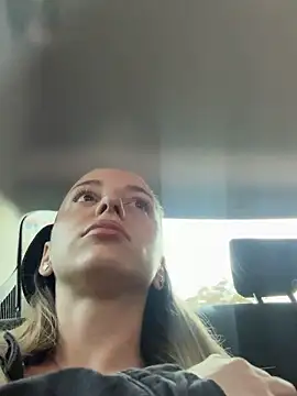 AlexisWhit online show from October 18, 2025, 7:31 am