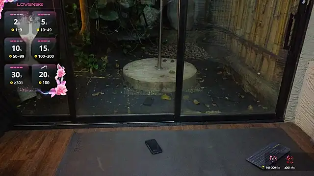 AshtonnSummer online show from March 16, 2025, 11:27 am