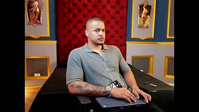 AshtonnSummer online show from March 22, 2025, 11:11 am