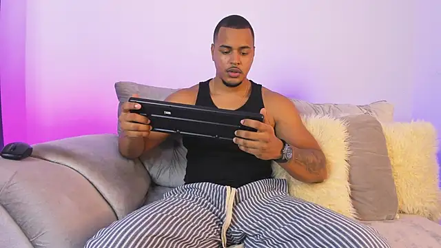 AshtonnSummer online show from November 14, 2025, 8:29 pm