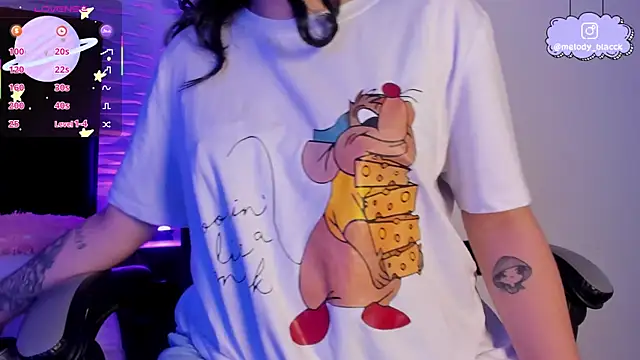 Melody Black  online show from November 17, 2025, 8:47 pm