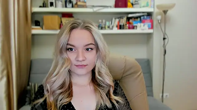 Kara Smith  online show from October 31, 2025, 11:06 pm