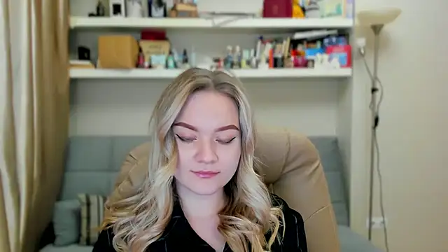 Kara Smith  online show from November 14, 2025, 11:13 pm