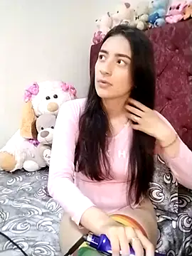 Snapshot of HOLY_DOLL chatting on March 18, 2025, 5:21 pm HOLY DOLL online show from March 18, 2025, 5:21 pm